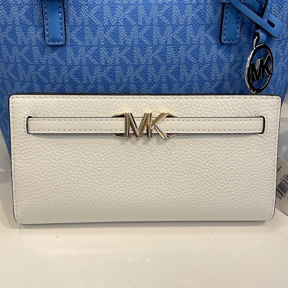Michael Kors Reed Lg Bifold Pebbled Leather Snap Wallet Card Case
Optic White - Picture 3 of 16